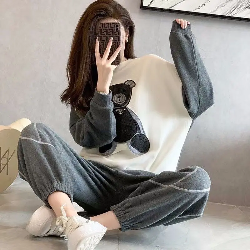 Sports Set Women's 2023 Spring and Autumn New Korean Fashion Bear Top Casual Pants Age Reducing Two Piece Set