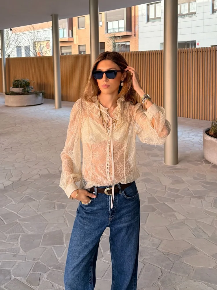 

Прозрачная кружевная блузка с цветочной вышивкой, женская рубашка с длинным рукавом на пуговицах, с рюшами на воротнике, прозрачный топ для свиданий