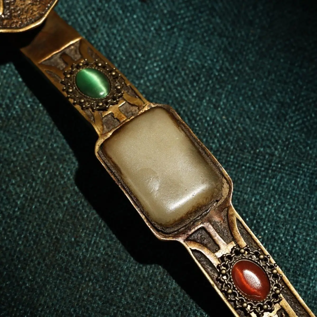 Rare old collection pure copper inlaid gemstone Ruyi weighs 26 grams, is 24 cm long and 7.5 cm wide