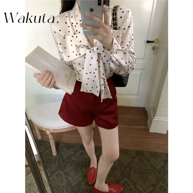 WAKUTA Retro Hong Kong Windbreak Blouse Свитер Women's Fall Long-sleeved V-neck Ribbon Bow Shirt Design Niche Satin Top 여성 반팔 니트