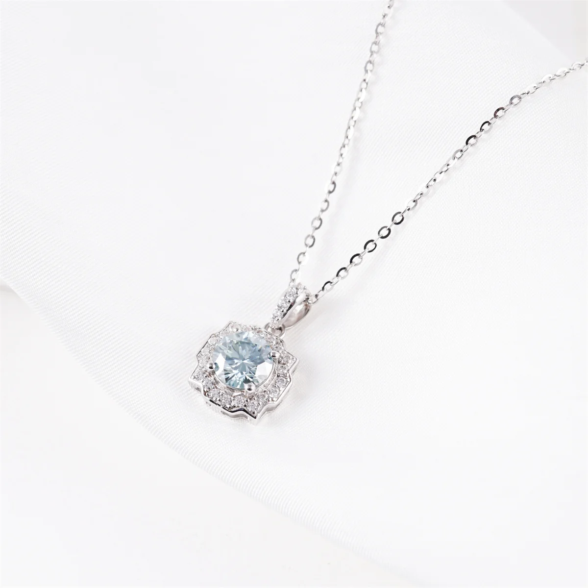 

Delzzad 100% S925 Serling Silver Moissanite High-End Sparkling Exquisite Harry Winston Pendant Suitable for Women's Party Gifts