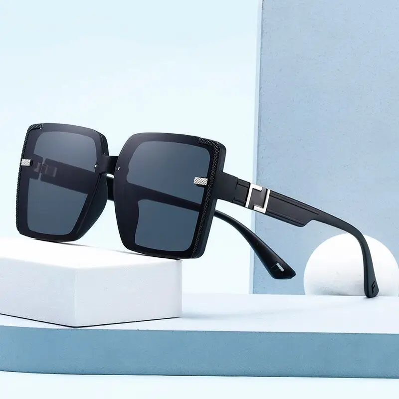 

New Square Rice Nail Large Frame Sunglasses, Fashionable and Trendy Women's UV Resistant Sunglasses