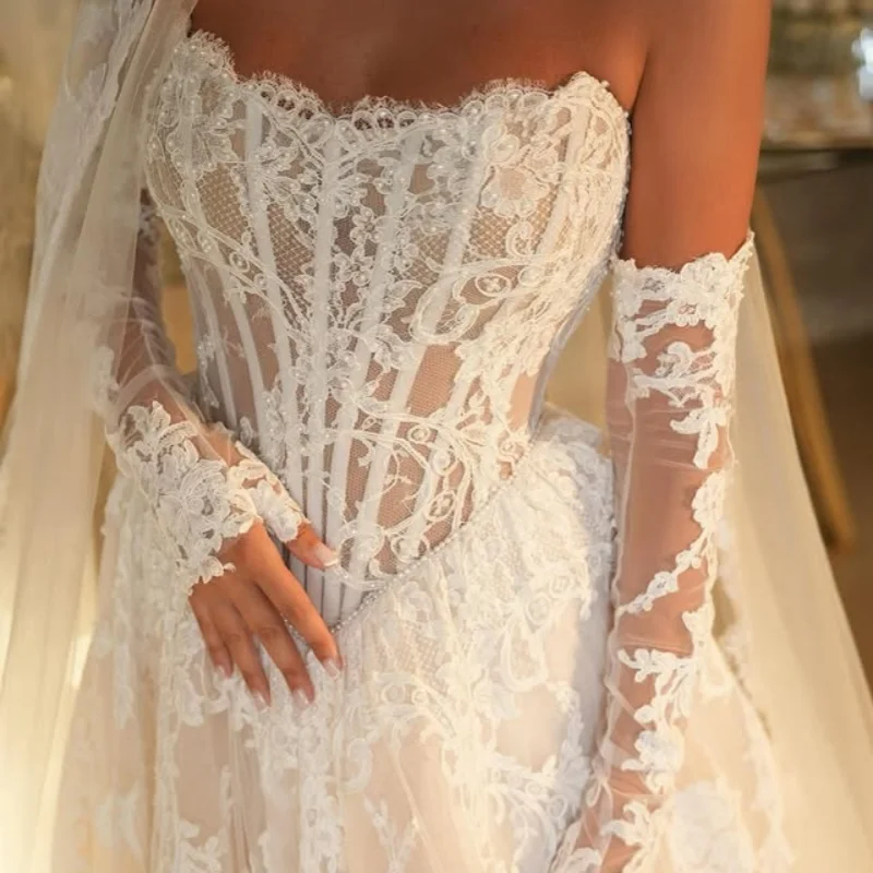 

Customized ivory Ball Gown Royal Wedding Dresses crystal Sweetheart decal applique Wrap the chest Long tail Made Robe De