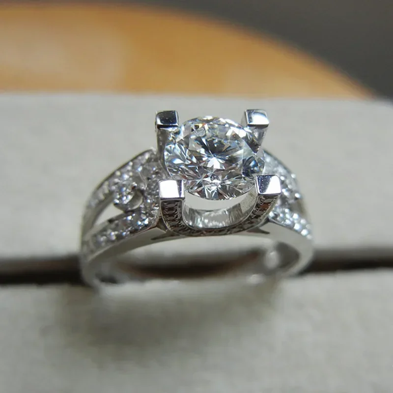 European and American Luxury Sparkling Zircon Ring for Female Actors, Elegant and Niche Design, Wedding Celebration Gift