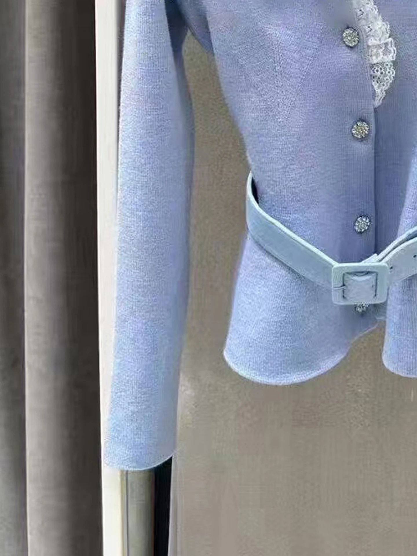 Kardigan Rajut Wanita Mewah Berhias Renda V-ne dengan Hiasan Berlian, Model Terbuka, Gaya Musim Gugur, Cocok untuk Aktivitas Sehari-hari