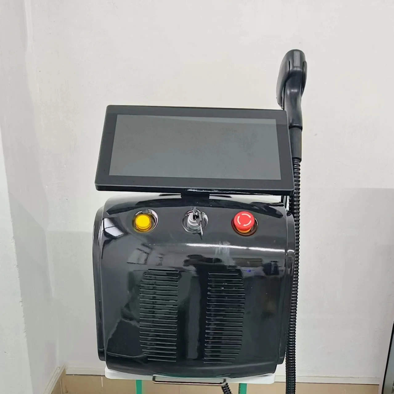 Professional Portable 6000w Soprano Titanium Diode Laser Hair Removal Machine High Power Alexandrite Laser 808nm 755nm 1064nm