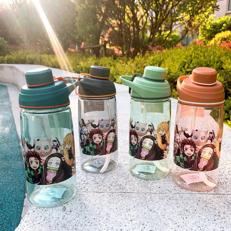 Demon Slayer Water Cup bere Outdoor 500ml Nezuko Tanjirou bottiglia d\'acqua bambini portatile in plastica cartone animato di grande capacità