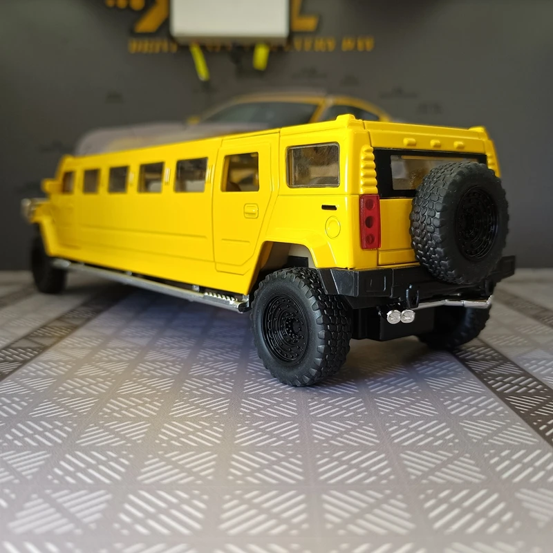 Simulación 1:32, Hummer, edición extendida, modelo de coche de aleación, sonido y luz, regalo, puertas y capó del motor, maletero se puede abrir