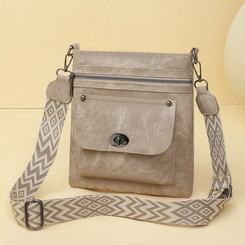 

Женская модная классическая сумка для подгузников: минималистичная, роскошная, кожаная, для стильных и модных образов, идеальна для повседневного использования и поездок на работу.