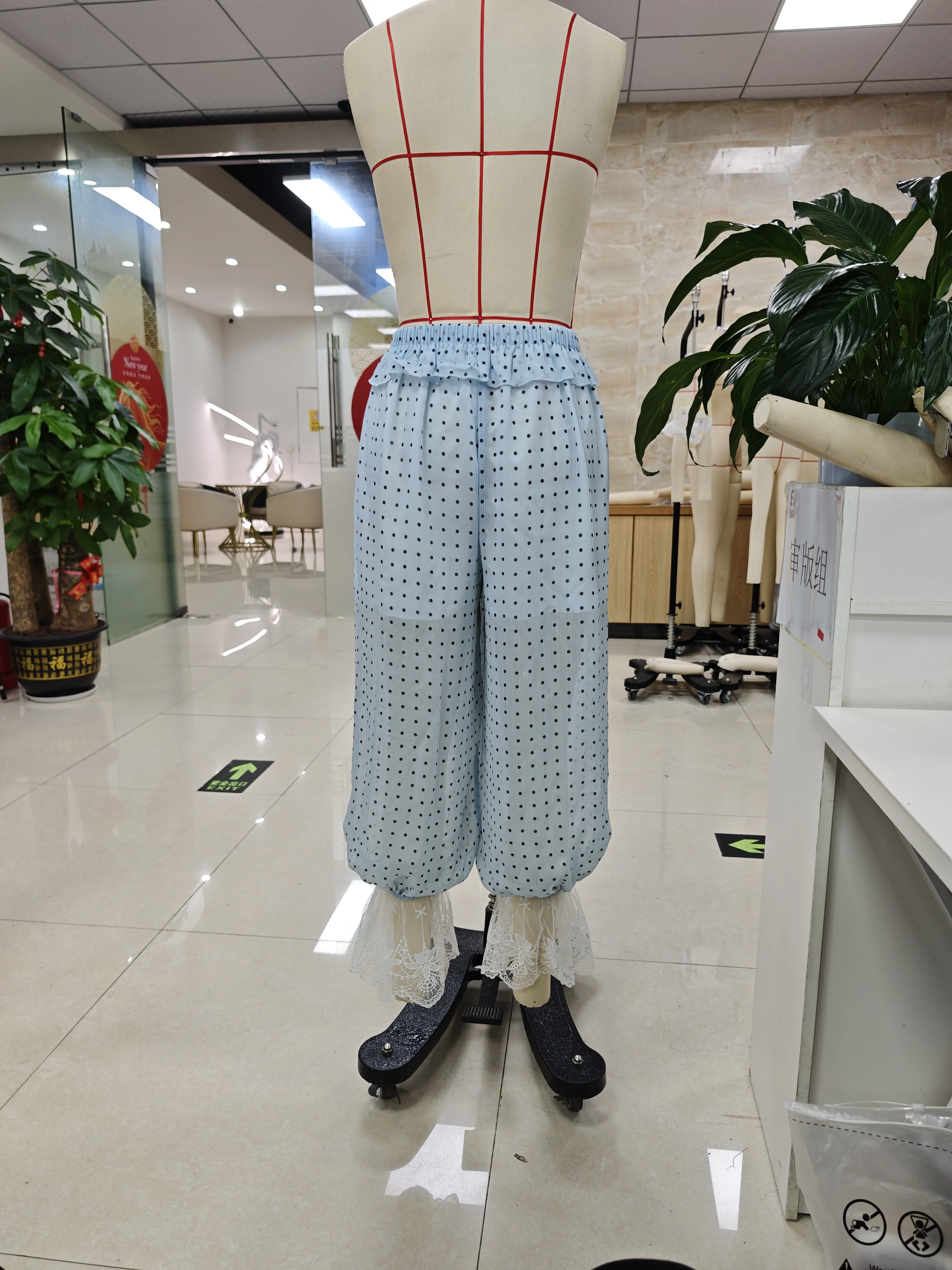 Women's Cropped Bloomers Lace Trim Hem Loose Fit Dot Print Mid Rise Capris