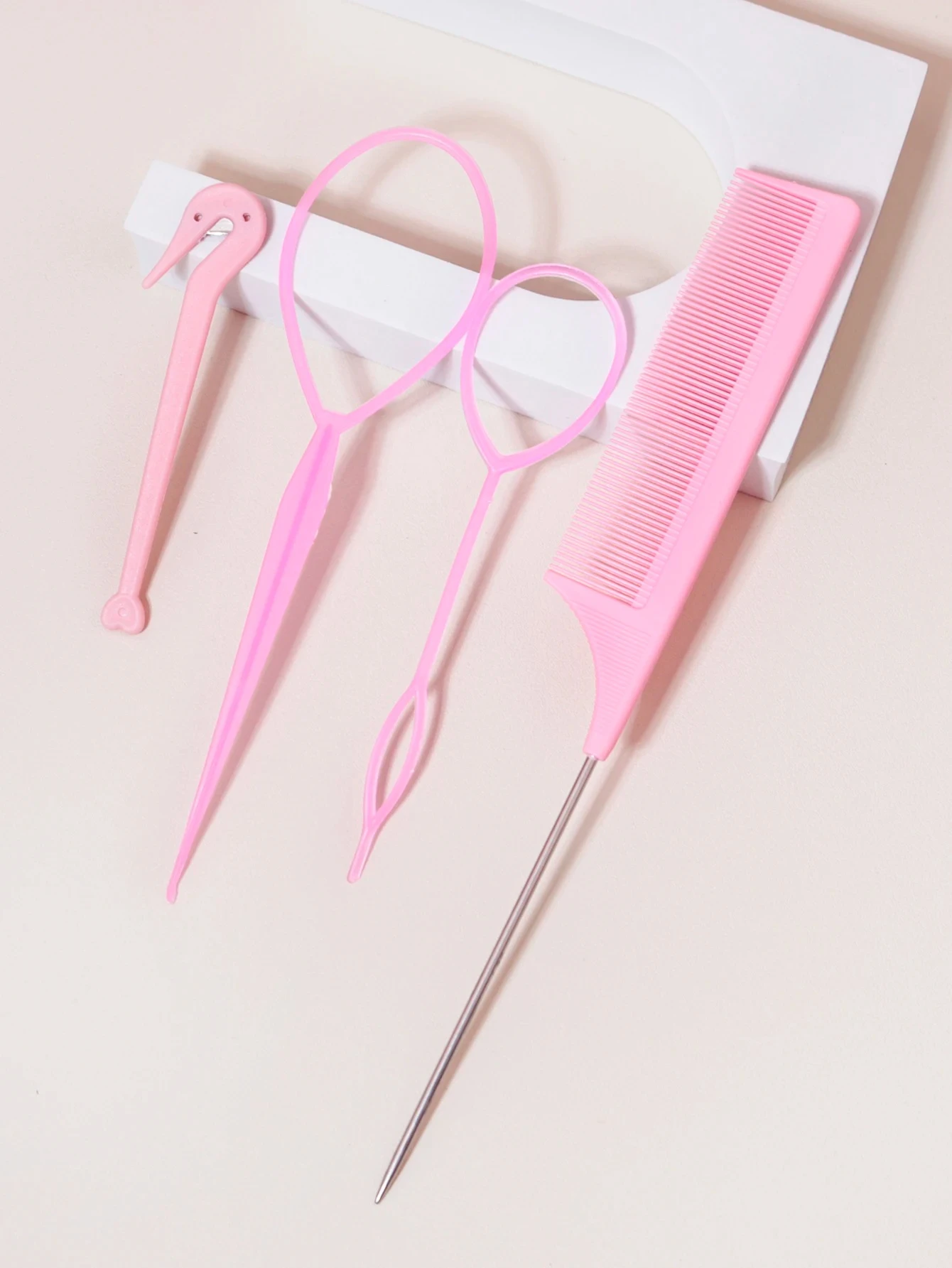 

4-piece set, hair ring tool, rubber band cutter, mouse tail comb, hair tail tool, hair braid accessories, ponytail braid maker