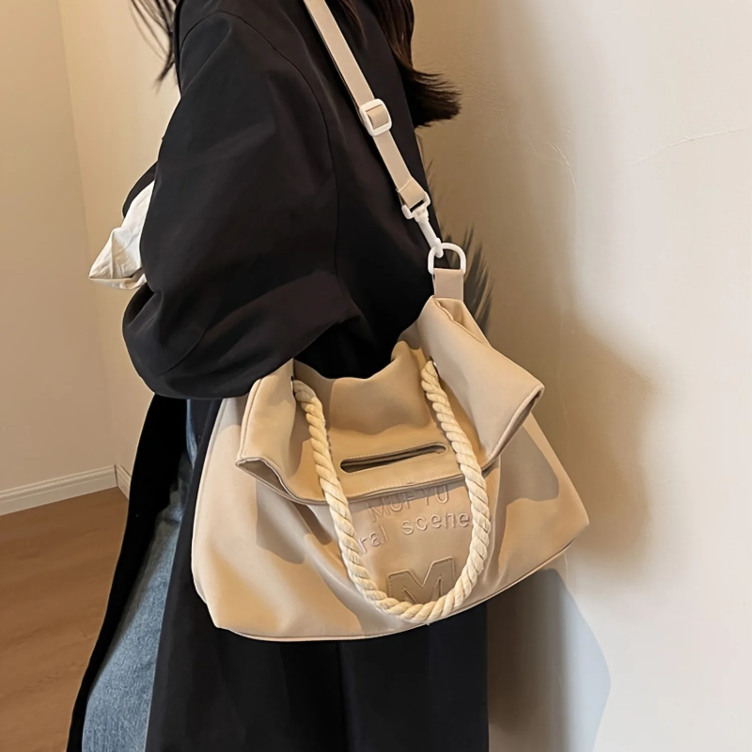 

Fashion Canvas Tote Bag with Large Capacity and Woven Design, Versatile Commuter Bucket Bag