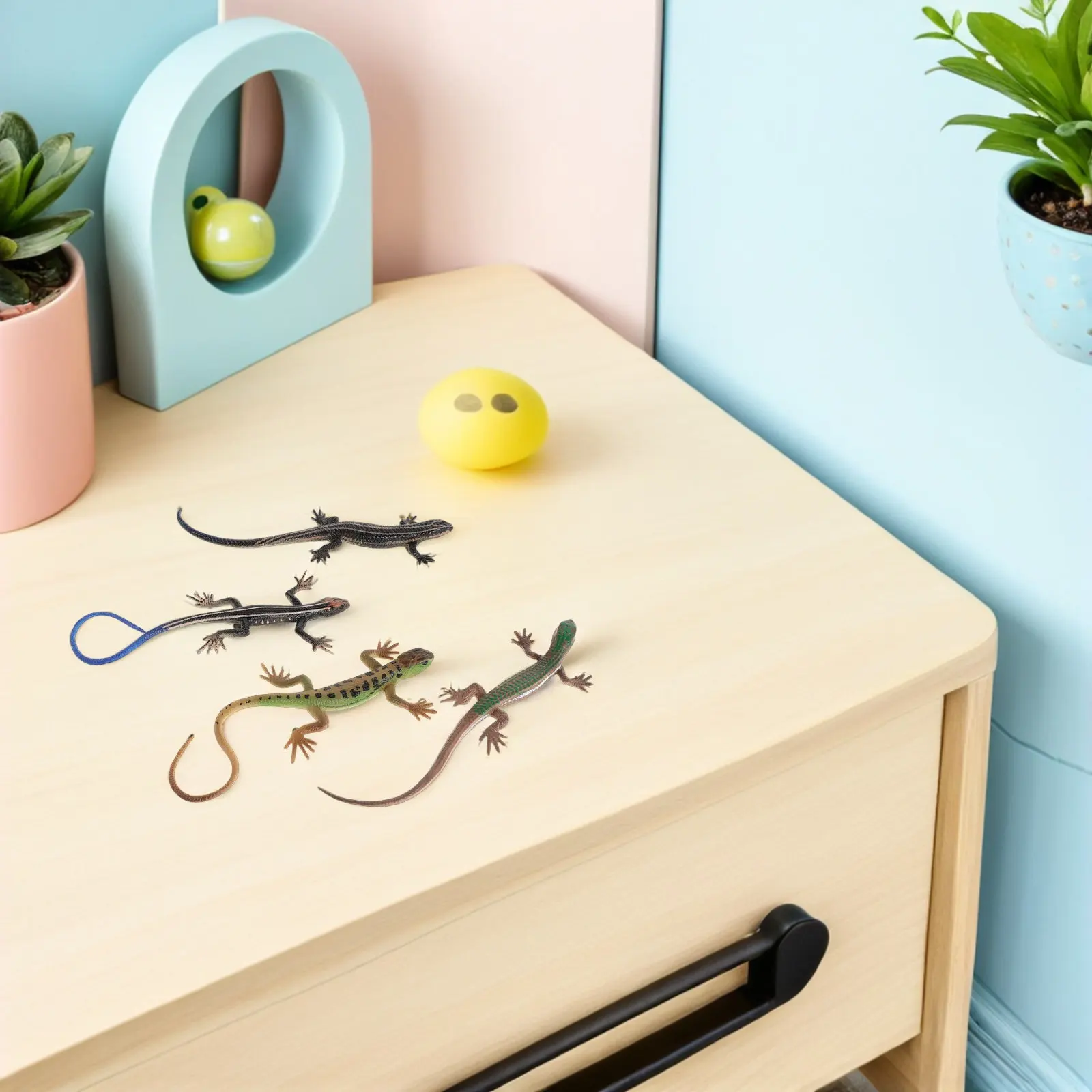 4Pcs Simulation Lizard Realistic Plastic Fake Reptile Animal Desktop Decoration Mini Lizard Figures for Education Exploration