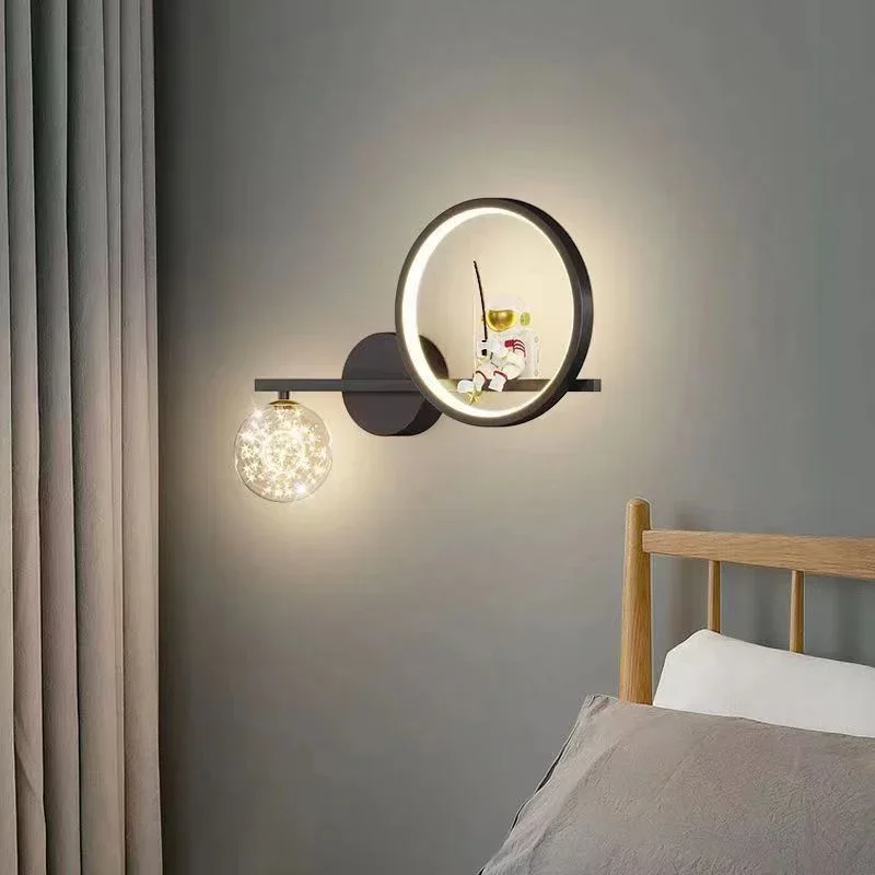 Lampada da parete moderna per bambini proiettore a stella a LED decorare applique da parete per bambini spazio per camera da letto astronauta creativo applique illuminazione per interni