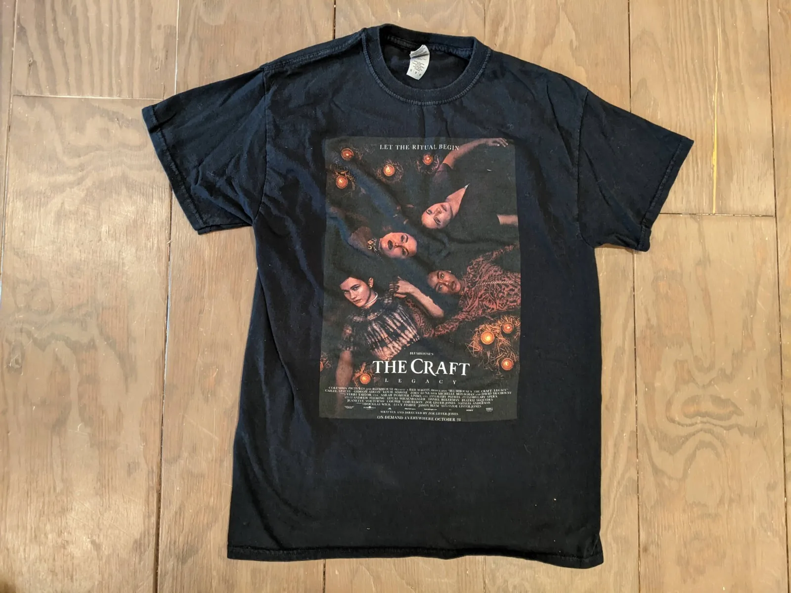 The Craft LEGACY: Черная футболка — Gildan из плотного хлопка РАЗМЕР: СРЕДНИЙ