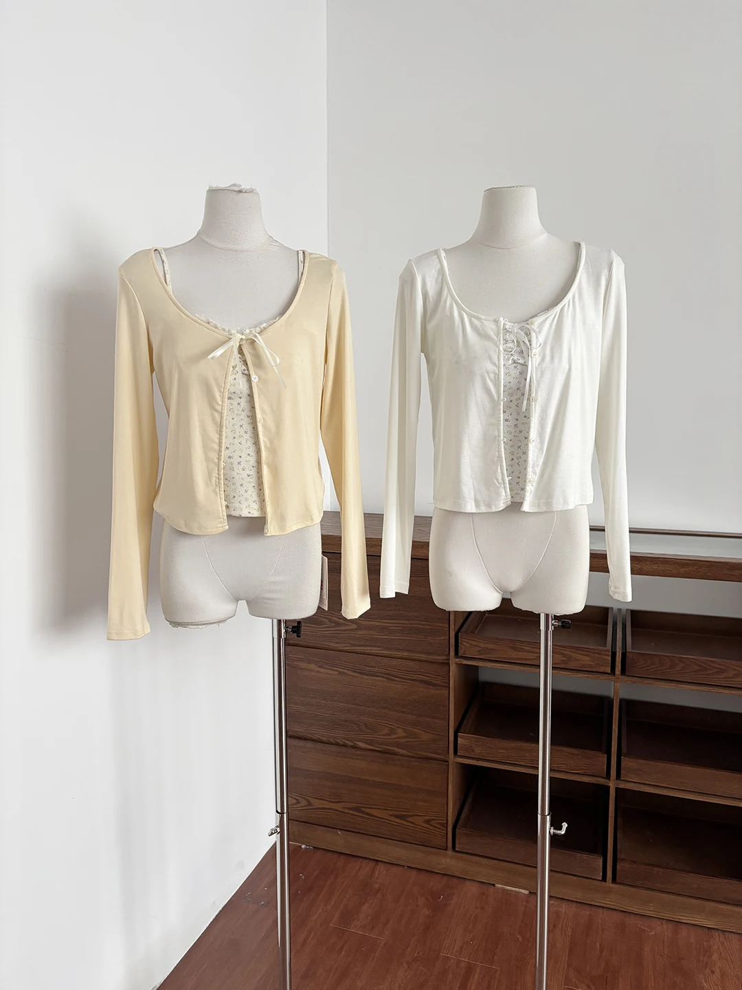 

Summer Women's Floral Print V-Neck Knitted Cardigan with Belt Two-Piece Set Long Sleeve Sun Protection Fashion Ensemble