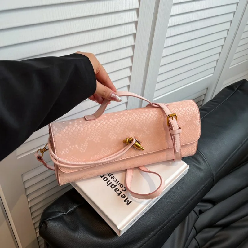 

Elegant Women Messenger Bag Made Of Top-Quality Leather Boasting Casual Vintage Look And Spacious Interior​