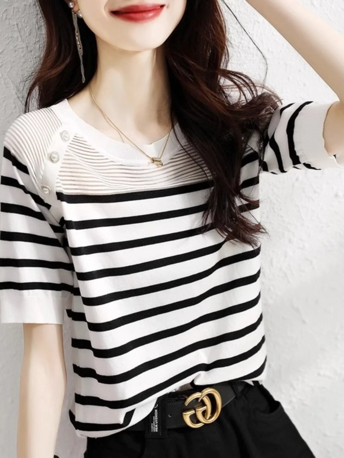 

Faionable Ice Silk Knitted Stripe ort Sve T-irt Women's Versatile Top Outlet Brand Straight Cut Korean Sle