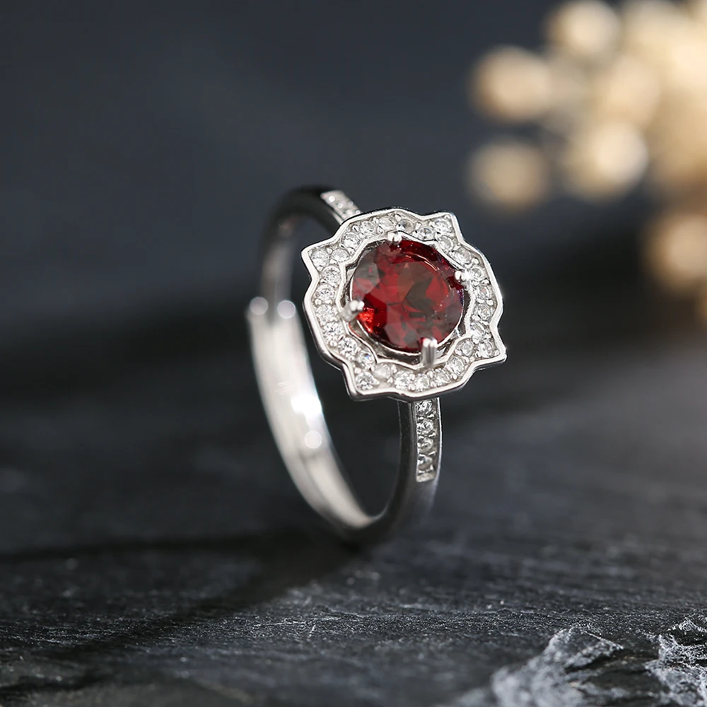 

925 sterling silver ring paired with natural crystal garnet women's ring for engagement and wedding high-end jewelry accessories