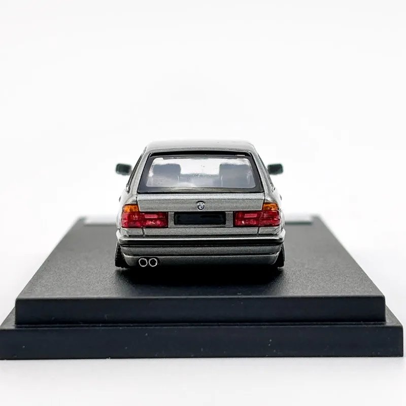 Escala Mortal 1/64 BMW 5 Series E34 TOURING, vehículo de juguete de aleación, regalos de modelo de Metal fundido a presión