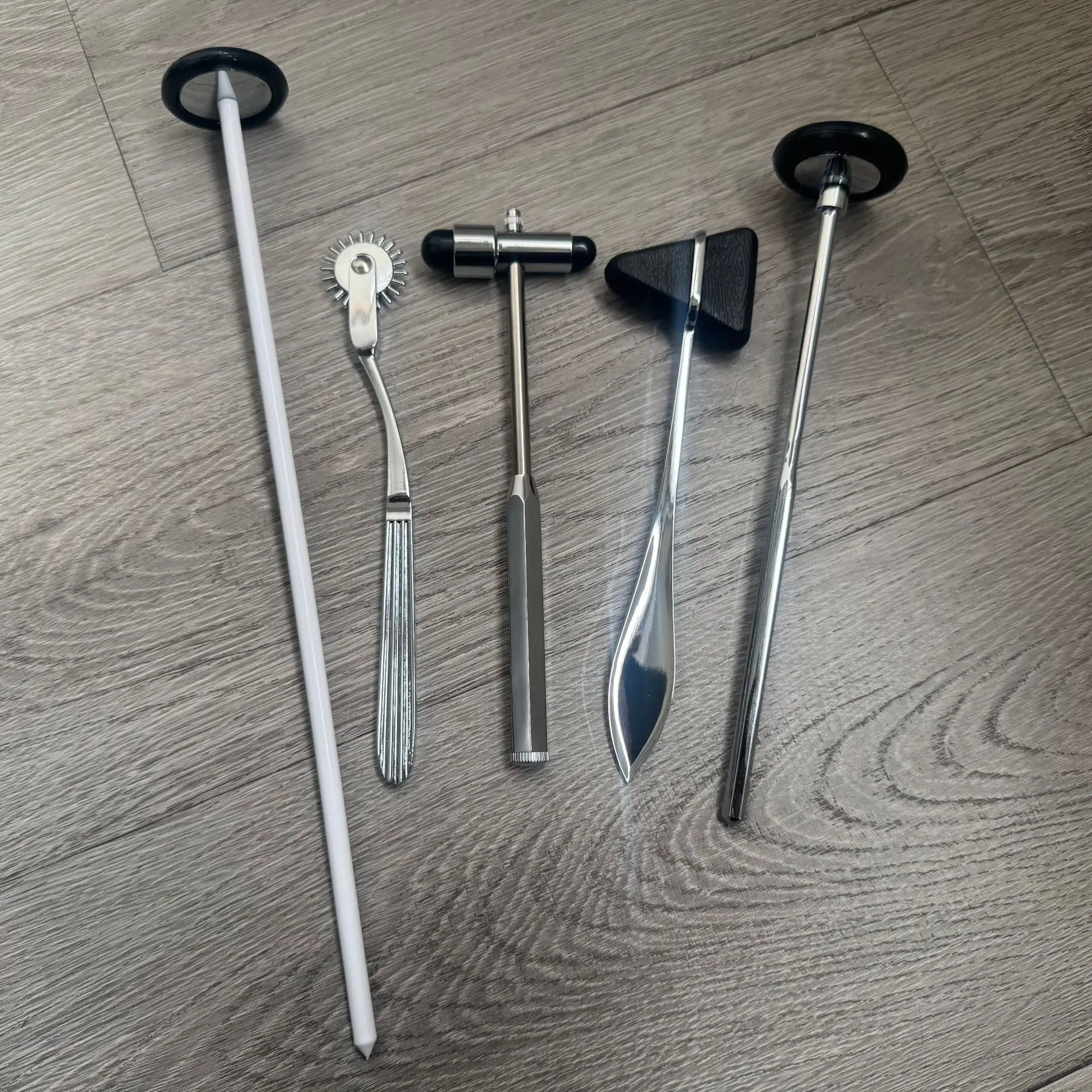 

Многофункциональный медицинский молоток 5 в 1, медицинский нейрологический молоток, перкуссионный диагностический медицинский рефлекторный молоток, набор перкуссионных молотков