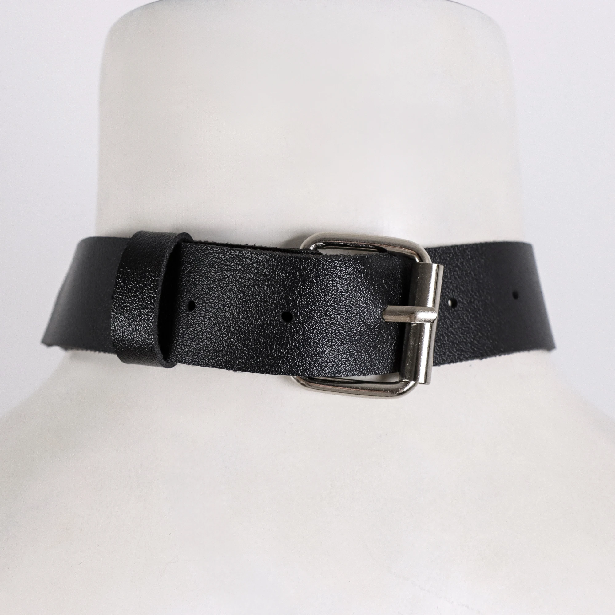 Women's Gothic PU Leather Choker Necklace - Adjustable, Minimalist Gothic collar for Halloween, Parties, Everyday