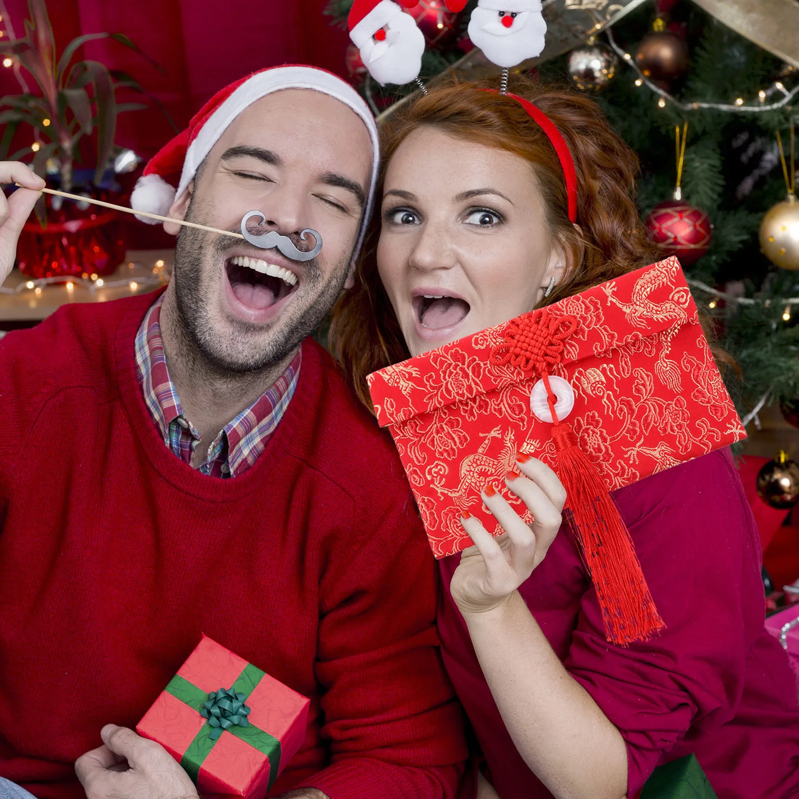 

2Pcs Luxury Gold Stamping Red Envelopes Brocade Chinese New Year Money Pouches Strong Reusable Gift Packets for Holidays Parties