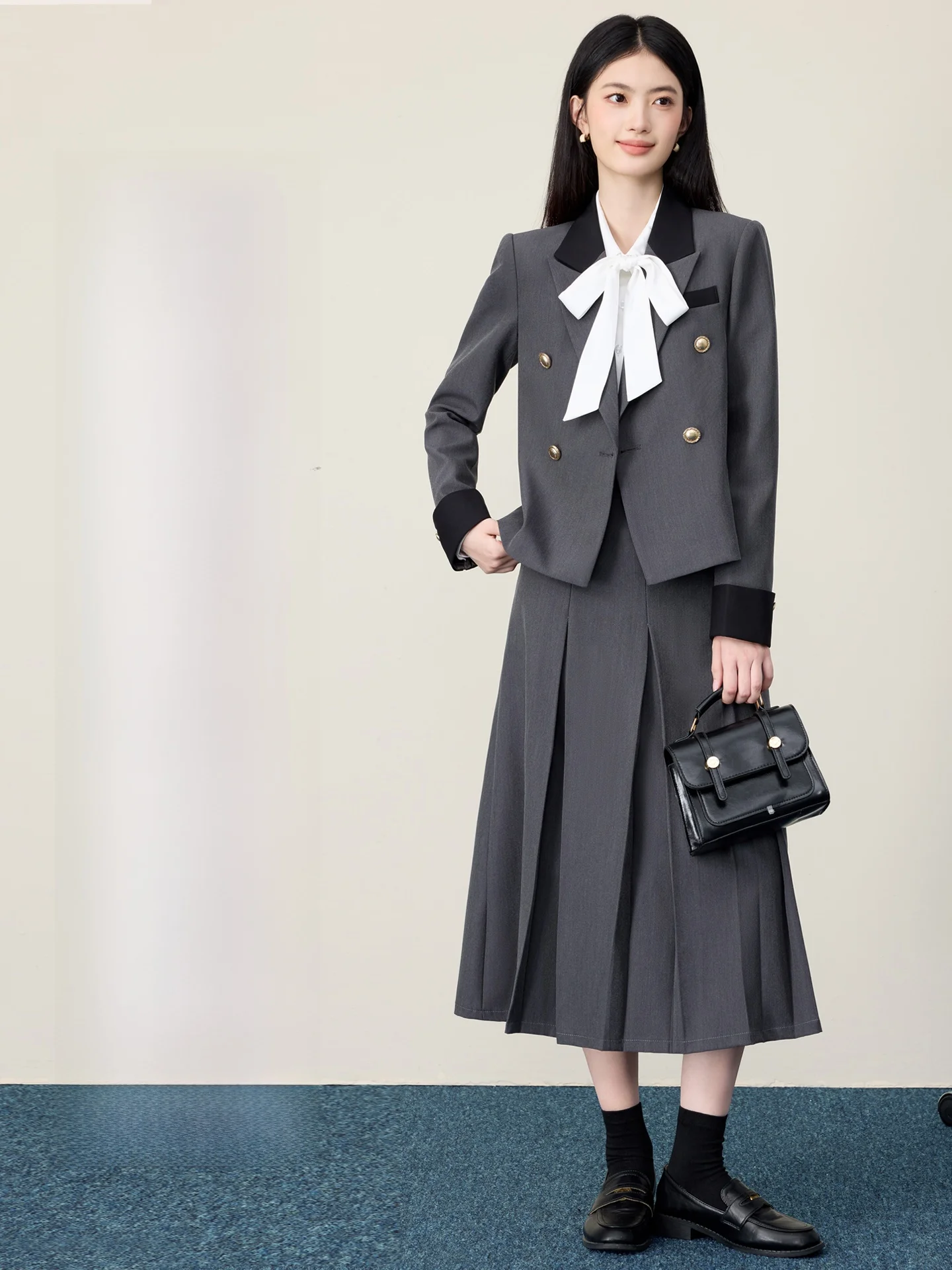 

Серый женский костюм-двойка в стиле преппи: пиджак и юбка. Профессиональный деловой комплект для собеседований, осенний, ветрозащитный, для повседневной носки.