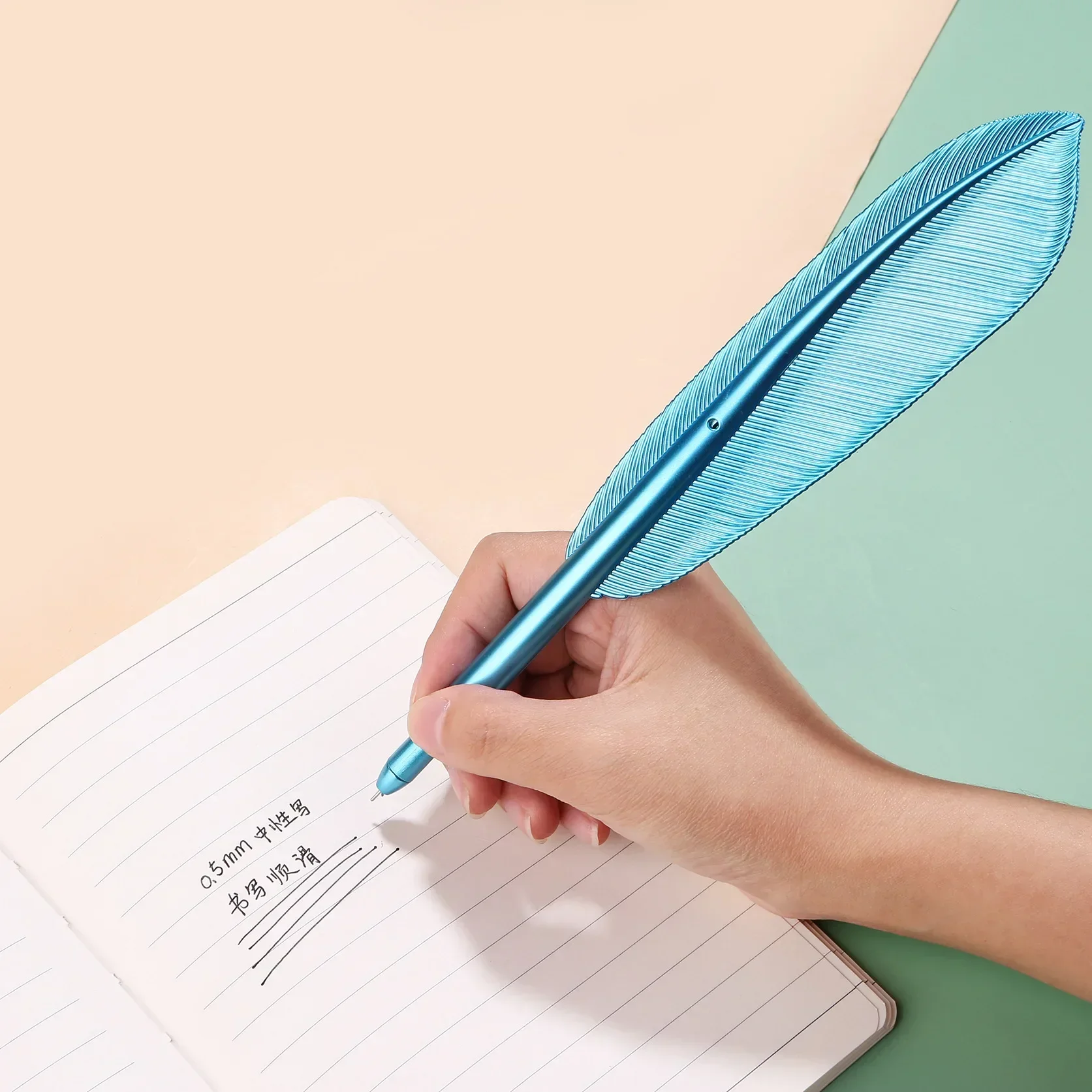 30 Pz/lotto Creativo Piume Realistiche Penna Gel 0.5mm Inchiostro Nero Penne per Scrittura Carino Studente Materiale Scolastico Regali di Cancelleria Per Ufficio