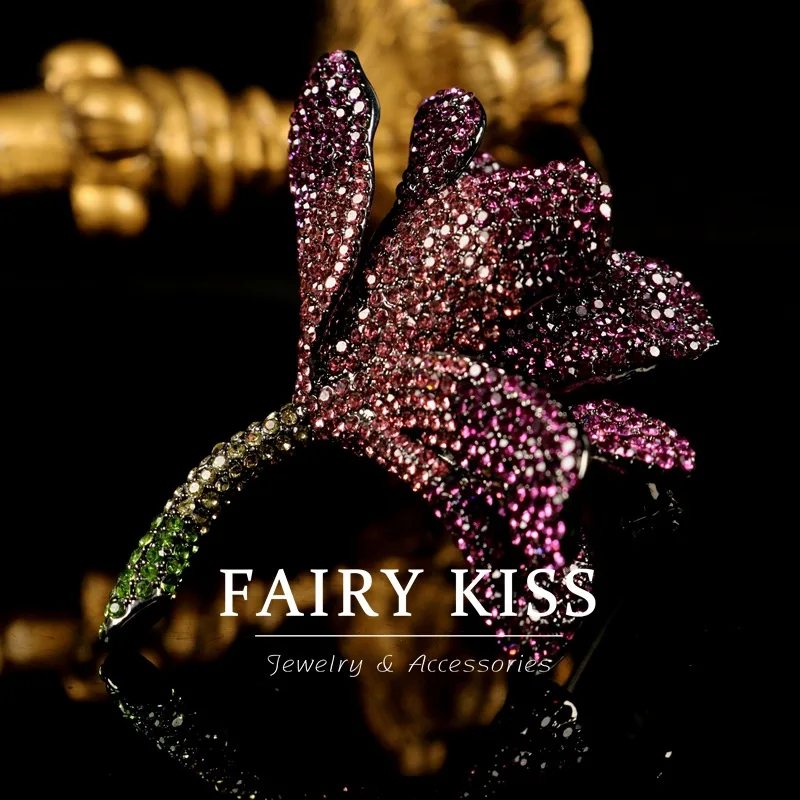 vintage brooch colored diamonds realistic three-dimensional flowers luxurious quality brooch
