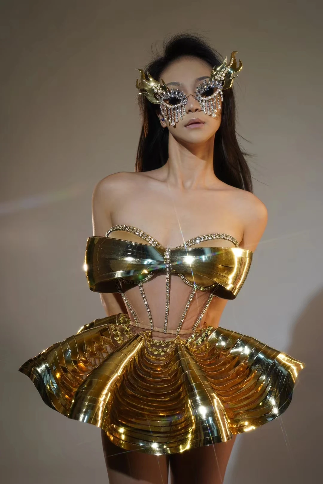 

Sexy Diamonds Activity Clothing Women ClubCelebrate Stage Wear Performance Outfit Sparkly GoloSilver Top 2PCS Skirt Sets Y009