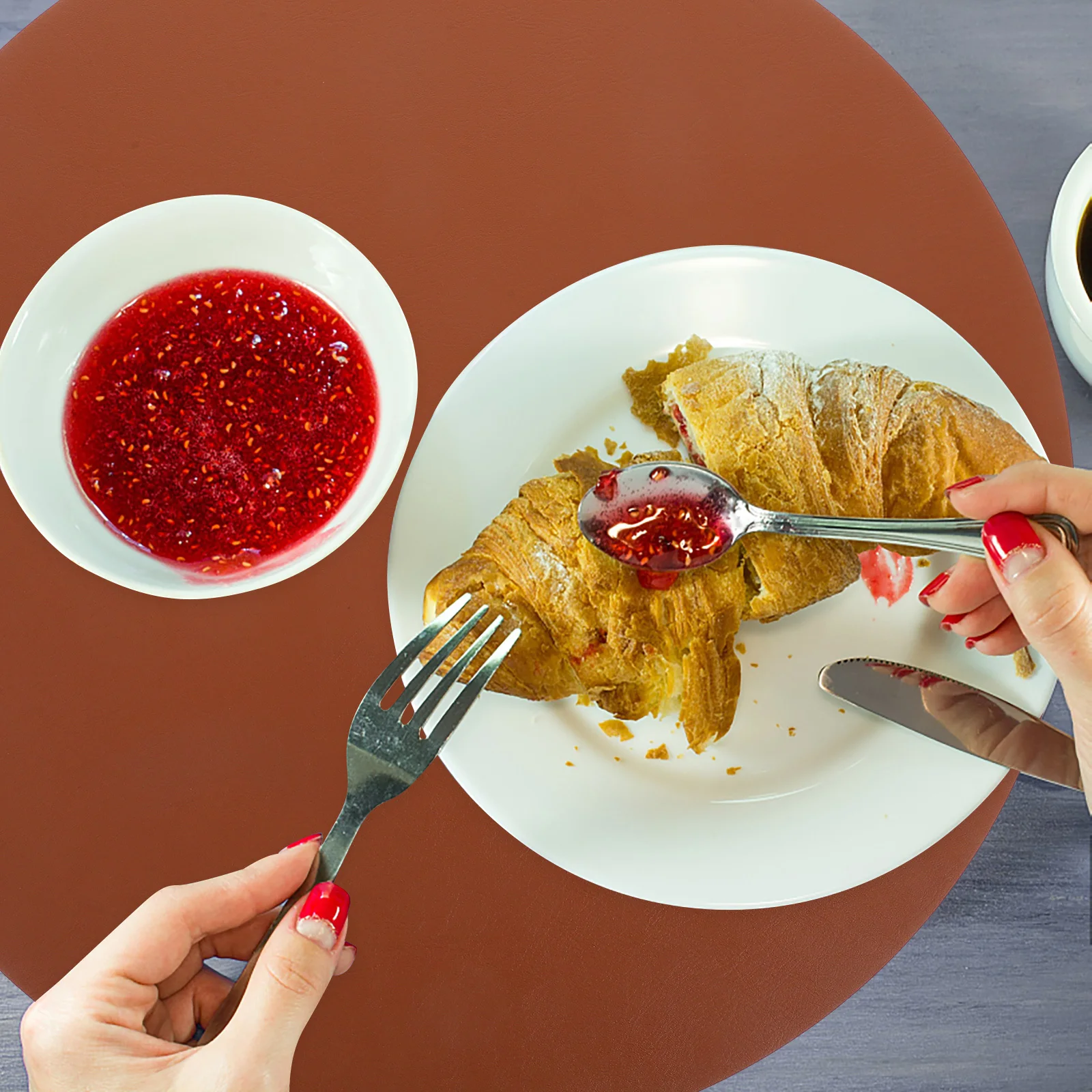 6Pcs PU Placemats Set Round Heat Resistant Washable Table Mats for Dining Table Decor Modern Simple Style