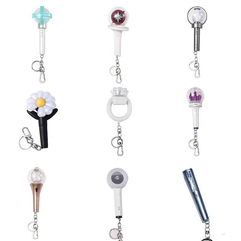 حار 14 أنماط Kpop عصا إضاءة صغيرة سلاسل المفاتيح أضواء إلكترونية حقيبة قلادة Keyrings الديكور المقتنيات المشجعين الهدايا