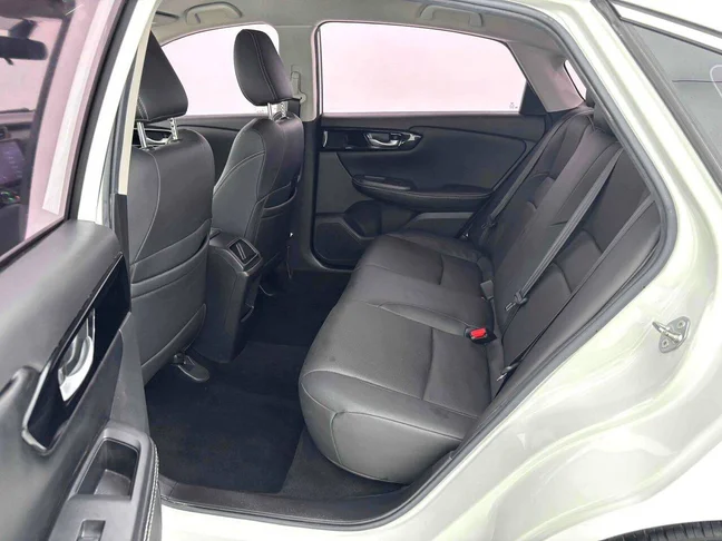 

5 AUTOMOBILE LEATHER RUG AUTO