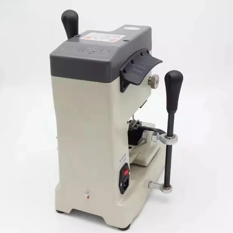 

Немецкая вертикальная машина для нанесения ключей D30 с перфорационной машиной для ключей