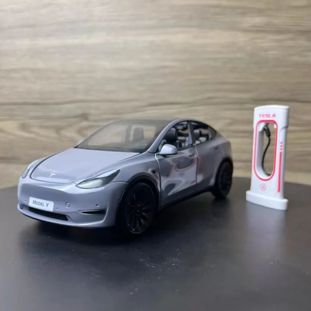 

Масштабная модель автомобиля Tesla Model Y 1:24 из литого сплава с зарядной станцией, светом и звуком, детская игрушка и коллекционный подарок