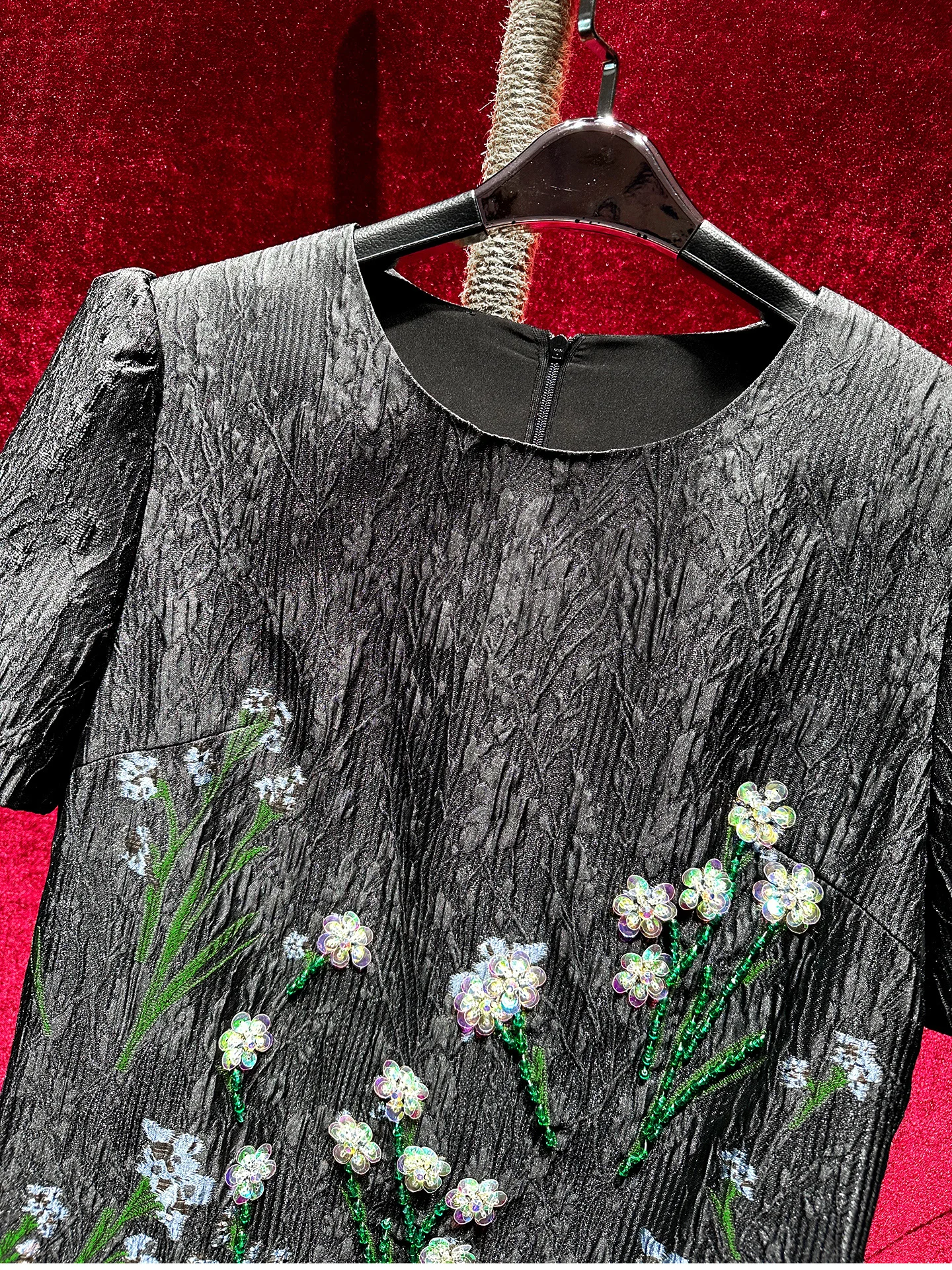 

High Quality 2025 New Autumn Short Sleeve Dress Luxury Sequins Beads Black Jacquard A-line Dress Round Neck Elegant Party Dress