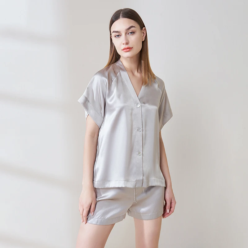 

19MM Real Mulberry Silk Women Summer Short Sleeve Shorts Pajama Suit Solid Color V Neck Cardigan Lapel Loungewear Casual Pajamas