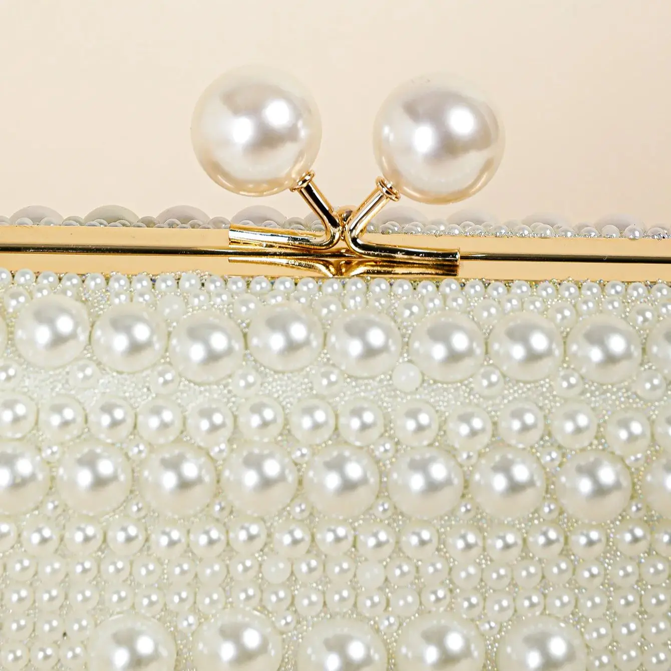 Glamorous Overall Pearl Beads Glossy Kiss Lock Metal Chain Clutch Box, Elegant Textured Frame Wedding Purse, Party Prom Dinner E