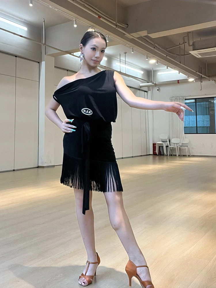 Sexy Spalla Inclinata Valzer Costume di Ballo Latino Donne Abiti di Pratica di Danza Per Adulti Nero Tango Samba Performance Wear XH2693