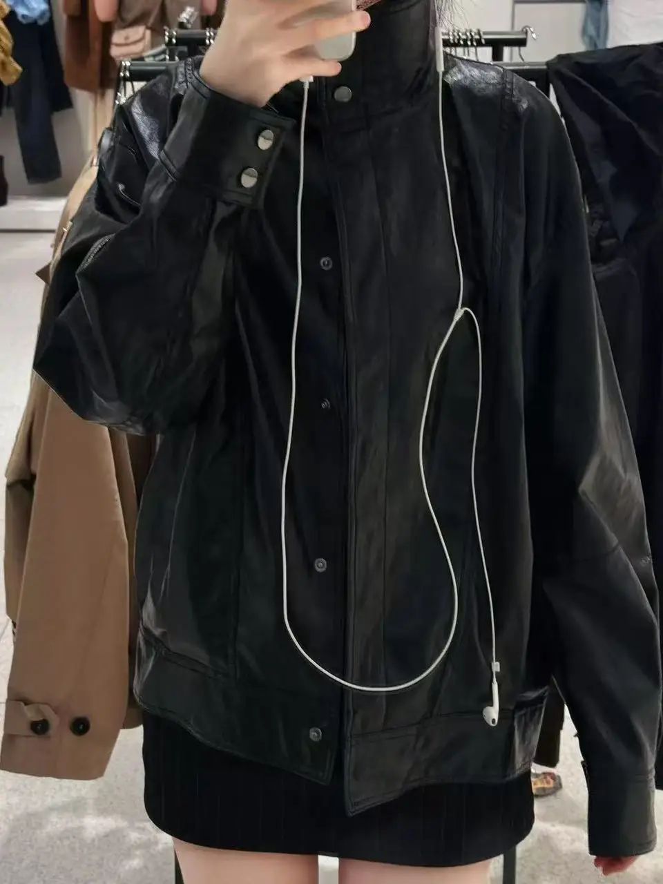 خريف 2025 معطف جايت نسائي أمريكي جديد بياقة عالية طيار أسود محايد Sle من الجلد فضفاض مناسب طويل Sve سحاب للإغلاق