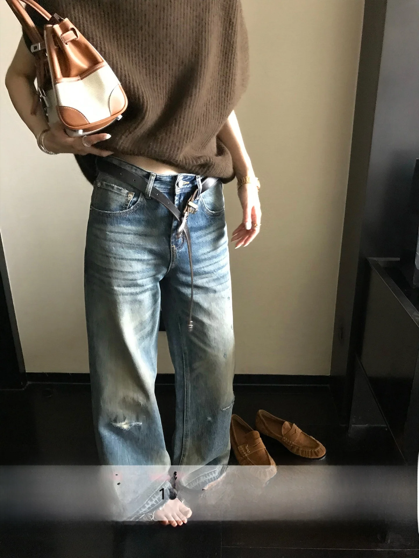 

Low Waist Straight Leg Jeans Women's Casual Faion Hole Punching Frayed Hem Denim Pants Heavy Waed Daily Wear Winter Season
