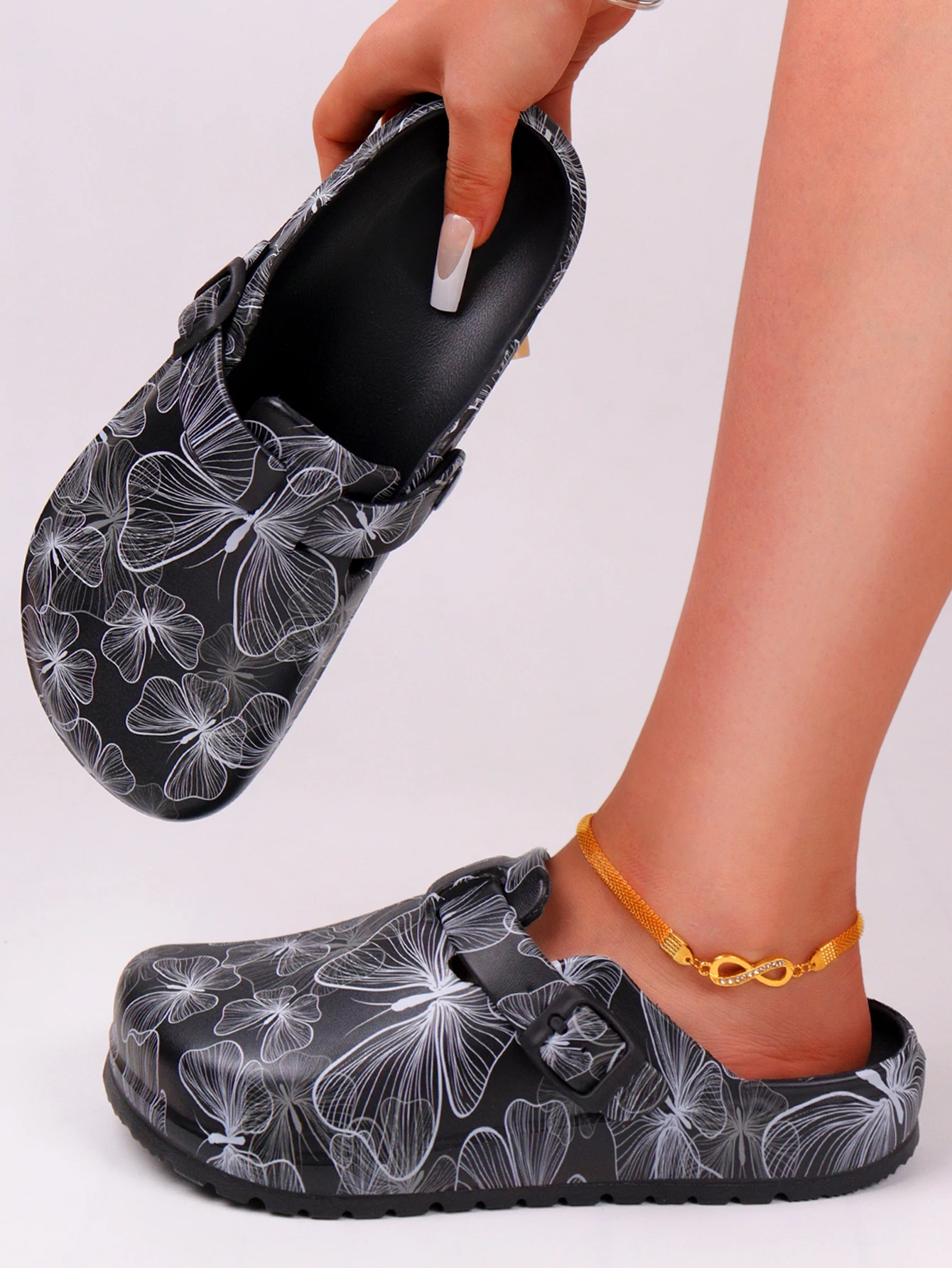 

Women's Fashion Butterfly Print Clogs, Summer Non-Slip Work Shoes, Lightweight Flat Soft Sole with Adjustable Buckle Closed Toe, Suitable for Beach and Garden in Autumn