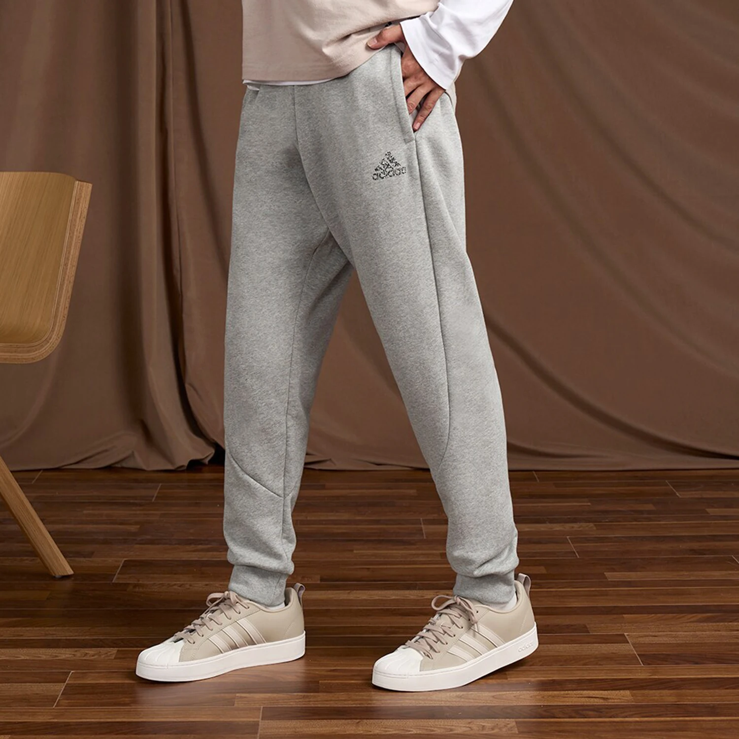 

Adidas Оригинальные новые мужские зауженные брюки на флисовой подкладке HP1949