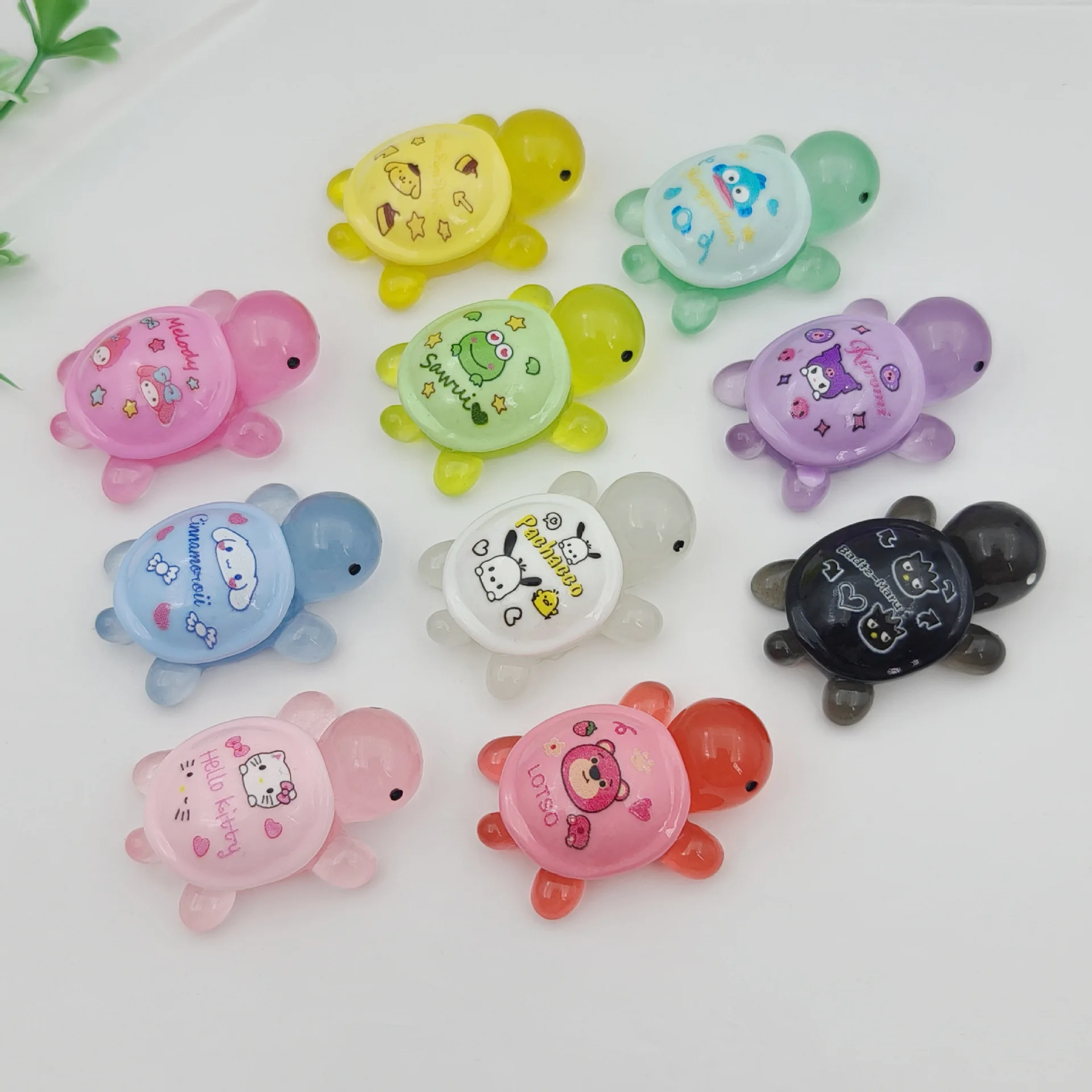 ตุ๊กตาเต่าน้อยซานริโอ้เรืองแสงสว่างมากจากมินิโซ ลายพิมพ์สุ่มในถุงบังตา ของเล่นเรซิ่นรูปเต่าน้อยคู่กัน