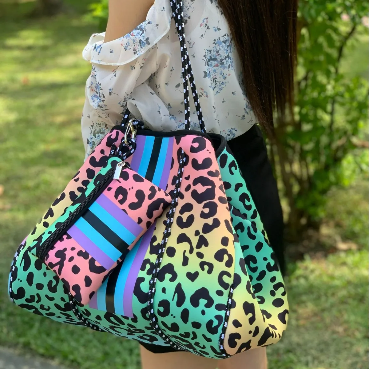

Hand Bucket Bag Large Capacity Beach Bag
