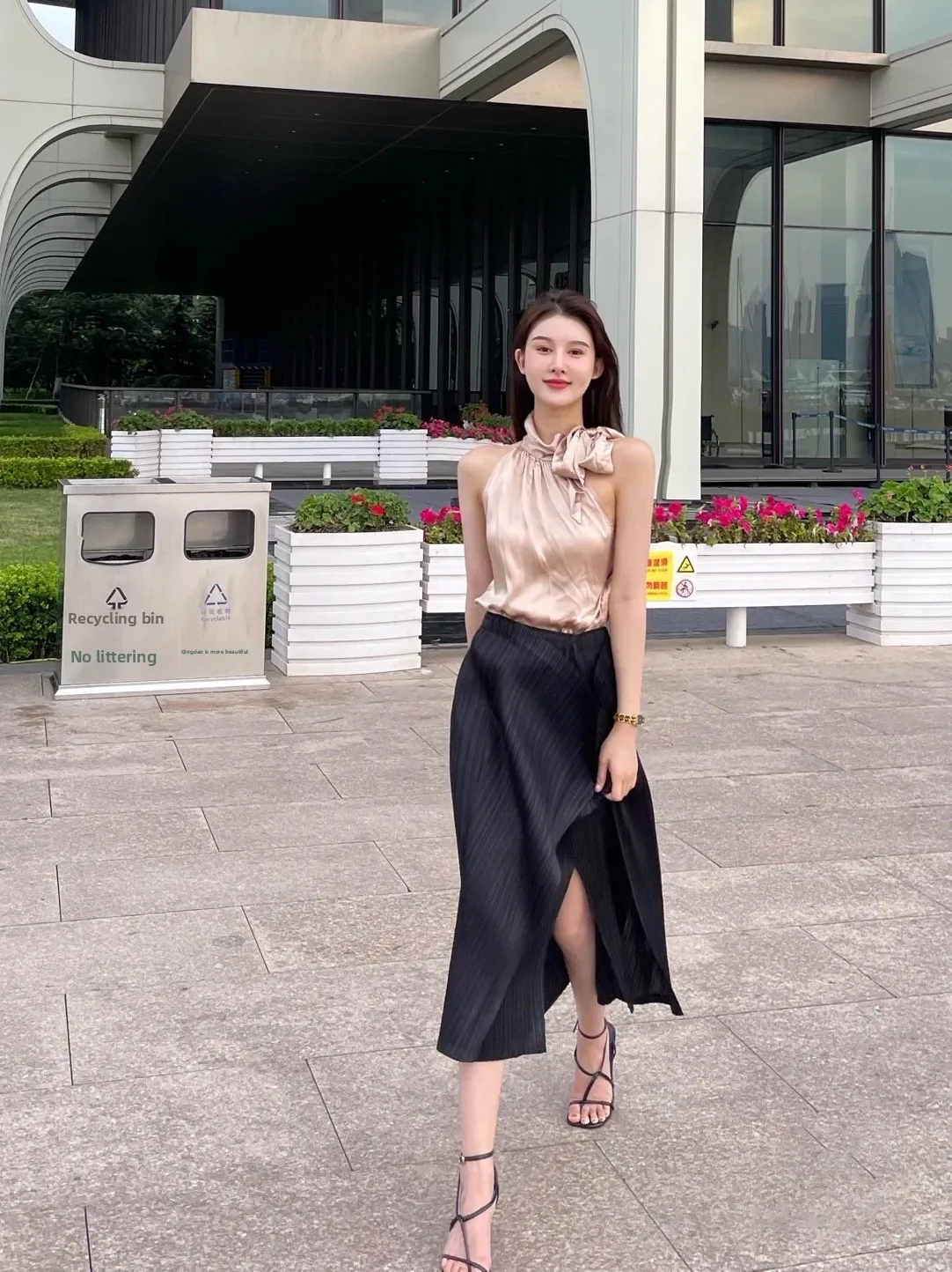 

Black Asymmetrical Pleated Skirt Women's Skirt Spring Summer 2023 Casual Design Sense Slit Pleated Skirt