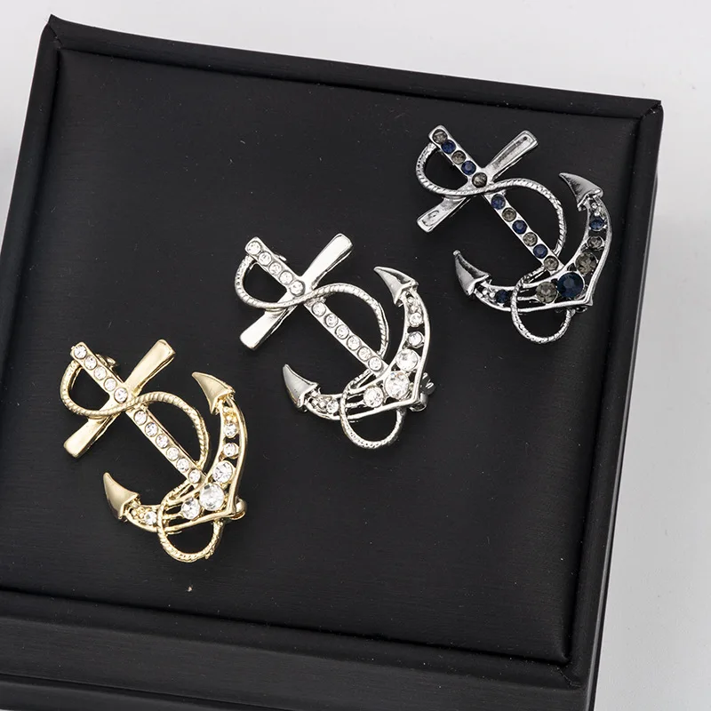 Vintage Seafaring Anchor Rudder Brooch 3-Color Metal Collar Pin For Men Suit Coat Jewelry Accessories Couple Gift