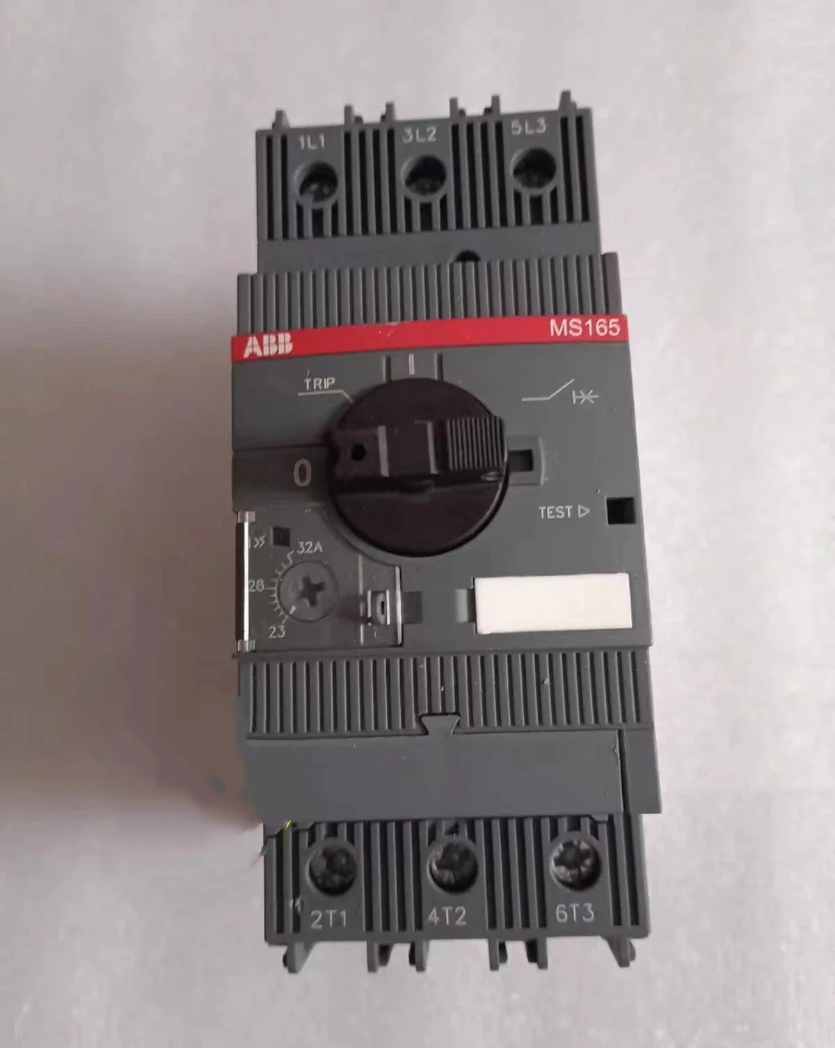 

MS165-32 10157481 1SAM451000R1014 Ручной пускатель двигателя 23...32 А