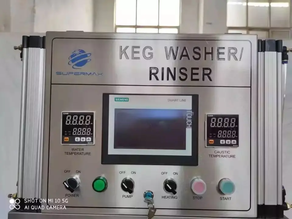 Nuovo attrezzatura automatica per la pulizia e il rifornimento del barile di birra del birrificio